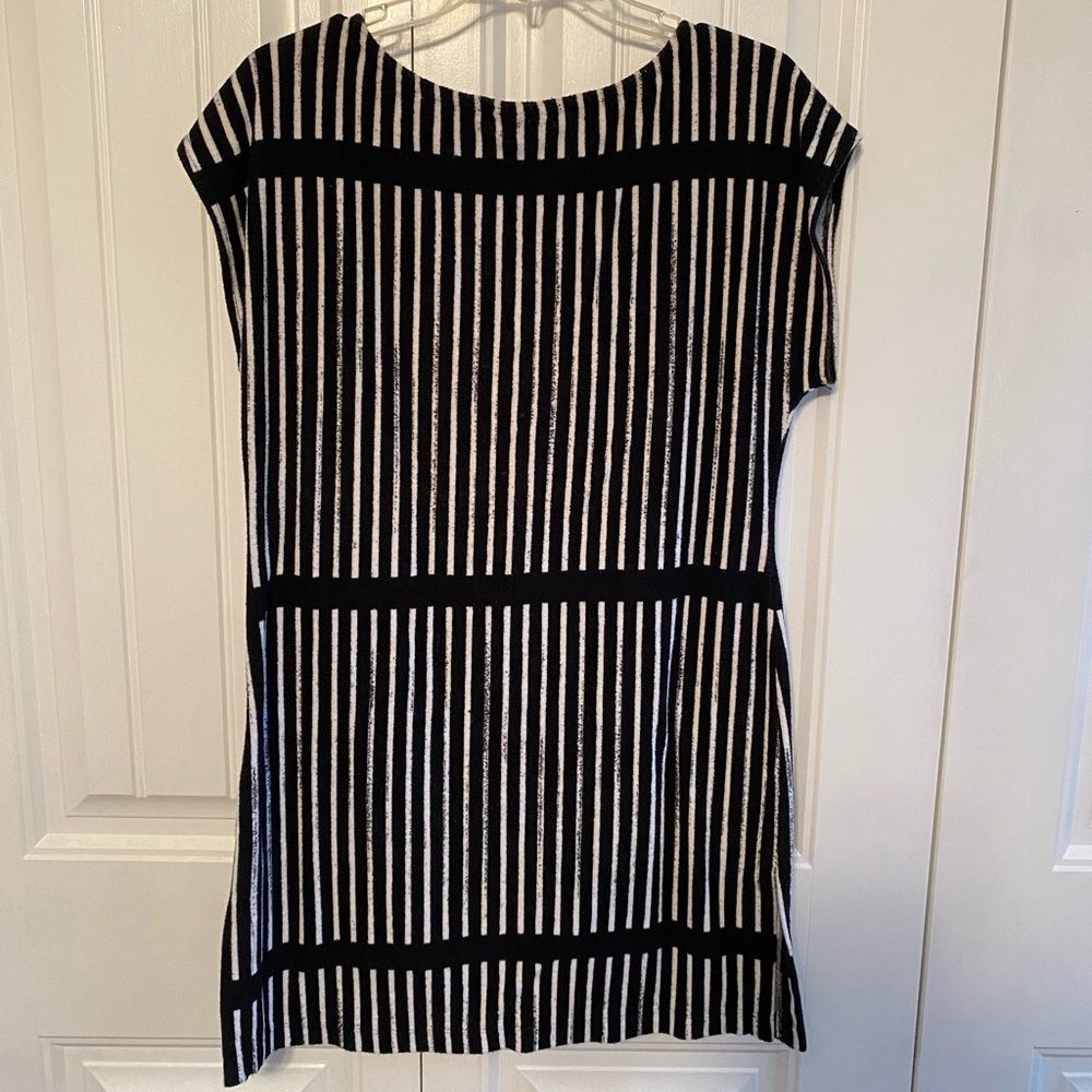 EUC 🌟 Black and White Swim Cover Dress